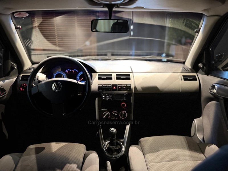 PARATI 2.0 MI CROSSOVER 8V GASOLINA 4P MANUAL G.III - 2005 - FARROUPILHA