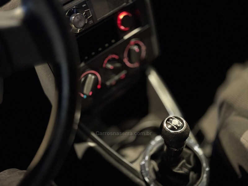 PARATI 2.0 MI CROSSOVER 8V GASOLINA 4P MANUAL G.III - 2005 - FARROUPILHA