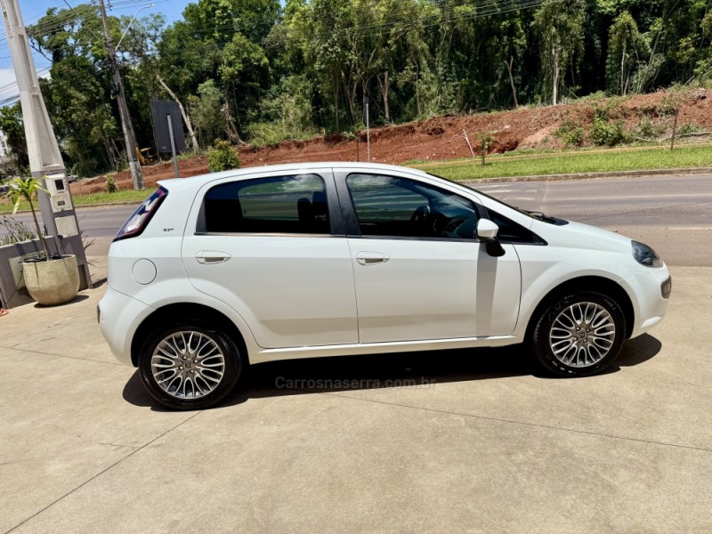 PUNTO 1.6 ESSENCE 16V FLEX 4P MANUAL - 2015 - LAJEADO