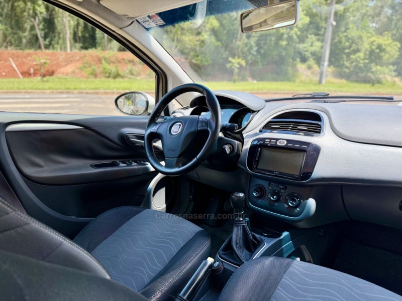 PUNTO 1.6 ESSENCE 16V FLEX 4P MANUAL - 2015 - LAJEADO