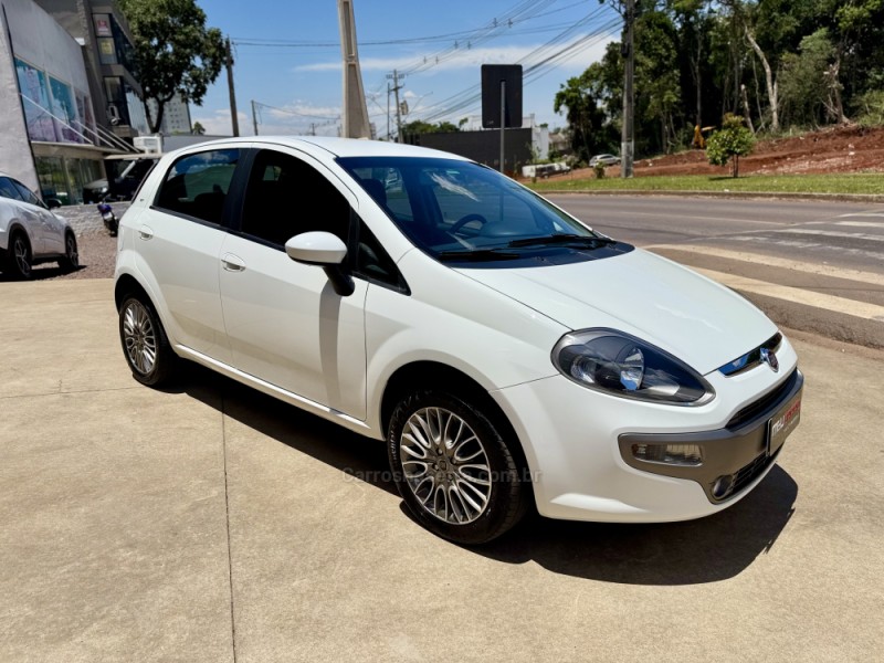 PUNTO 1.6 ESSENCE 16V FLEX 4P MANUAL - 2015 - LAJEADO