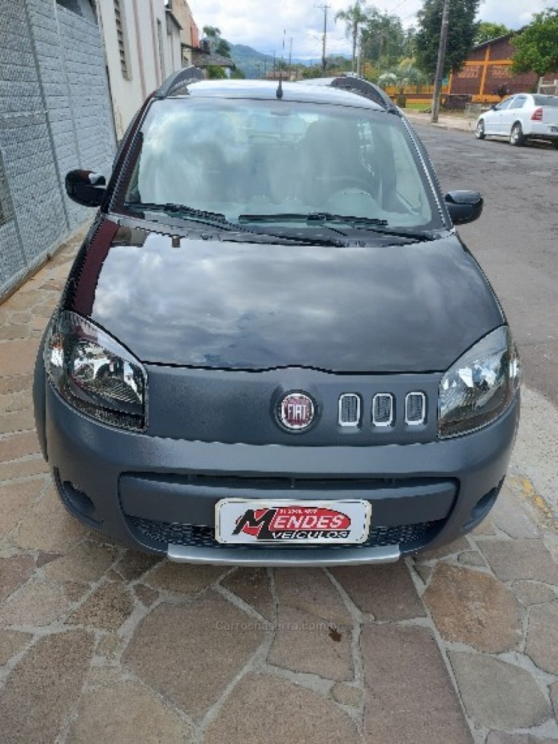 UNO 1.0 EVO WAY 8V FLEX 4P MANUAL - 2013 - TRêS COROAS