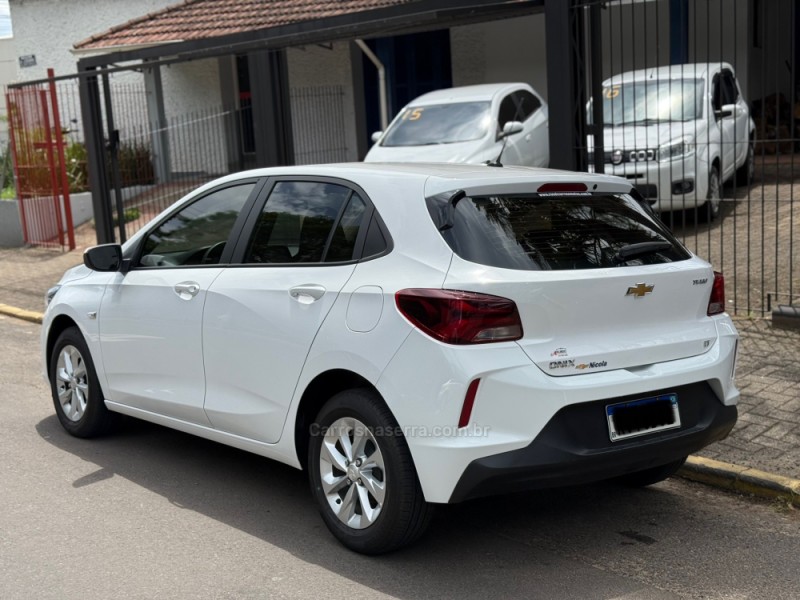 ONIX 1.0 LT 12V TURBO FLEX 4P MANUAL - 2023 - PAROBé