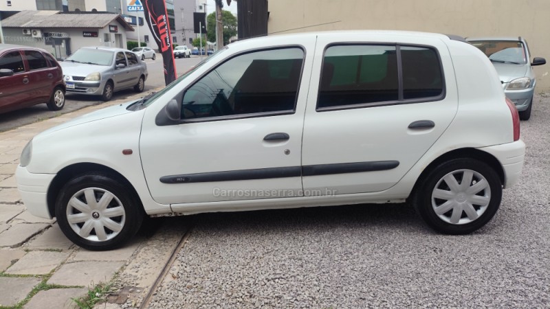 CLIO 1.0 RN 16V GASOLINA 4P MANUAL - 2001 - CAXIAS DO SUL