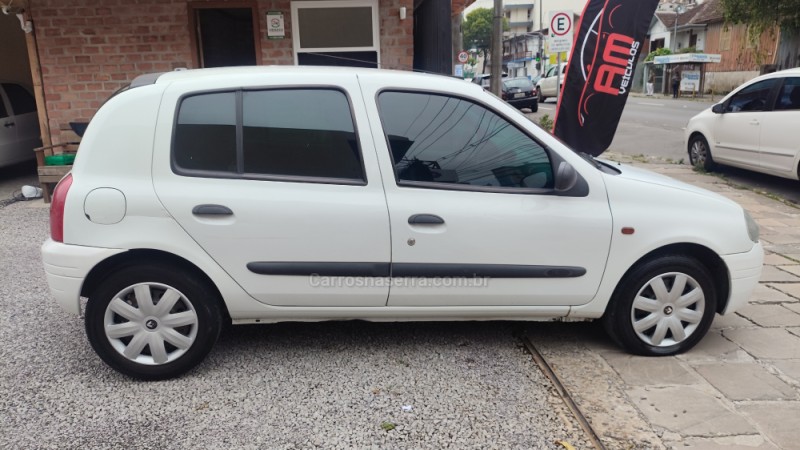 CLIO 1.0 RN 16V GASOLINA 4P MANUAL - 2001 - CAXIAS DO SUL