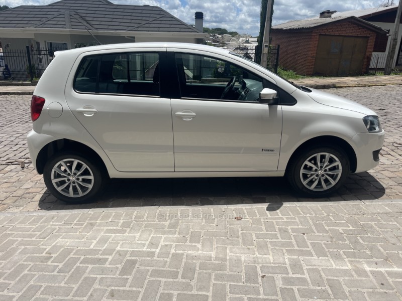 FOX 1.0 ITREND 8V FLEX 4P MANUAL - 2014 - VERANóPOLIS
