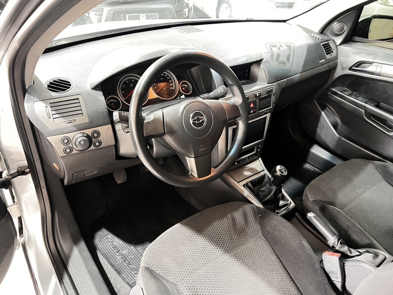 VECTRA 2.0 MPFI GT HATCH 8V FLEX 4P MANUAL - 2009 - CAXIAS DO SUL