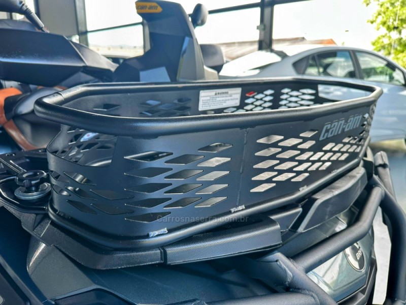 OUTLANDER 1000X MR - 2023 - TRêS COROAS