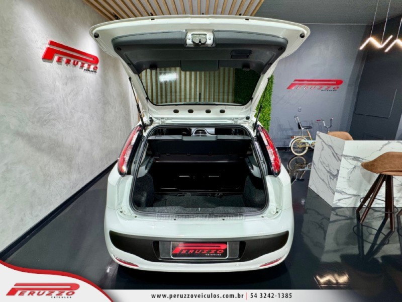 PUNTO 1.4 ATTRACTIVE ITALIA 8V FLEX 4P MANUAL - 2017 - NOVA PRATA