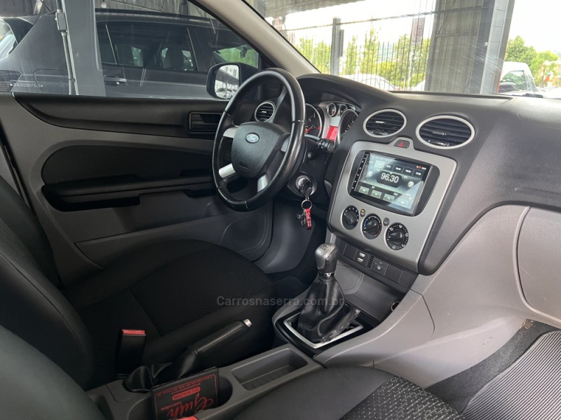 FOCUS 1.6 GLX 16V FLEX 4P MANUAL - 2012 - BOM PRINCíPIO