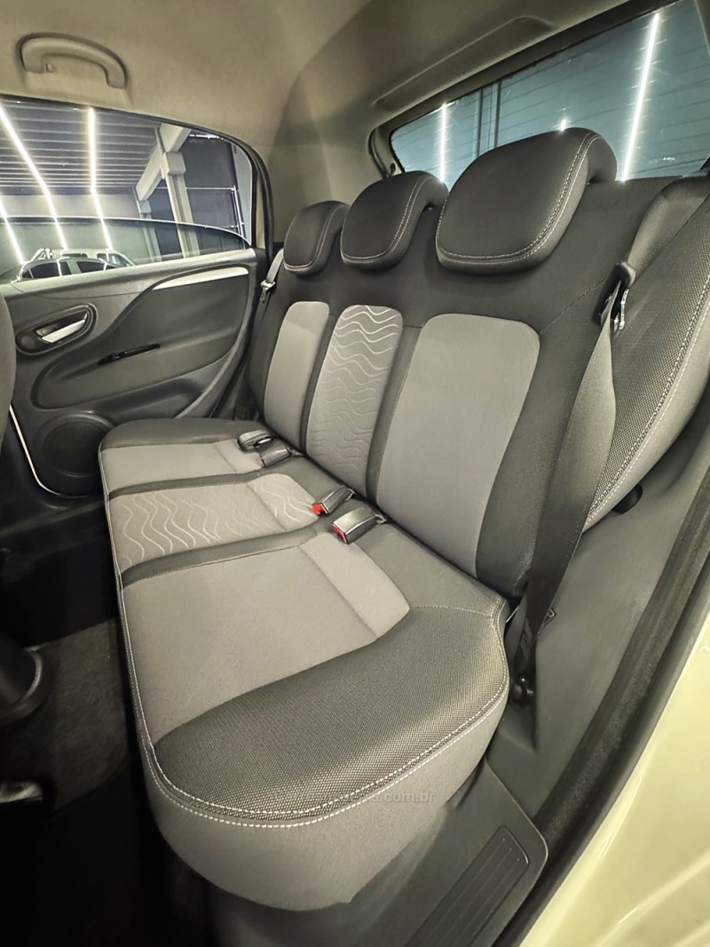 PUNTO 1.4 ATTRACTIVE ITALIA 8V FLEX 4P MANUAL - 2016 - PASSO FUNDO