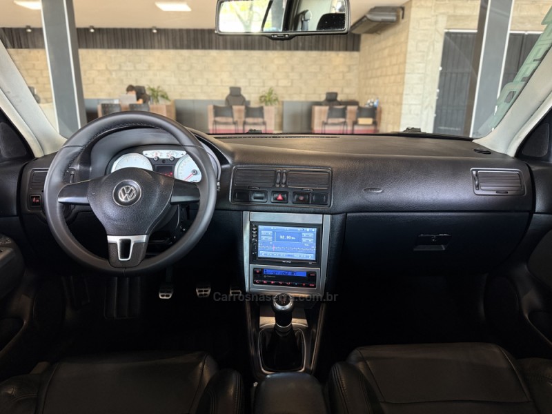 GOLF 1.6 MI SPORTLINE 8V FLEX 4P MANUAL - 2013 - DOIS IRMãOS