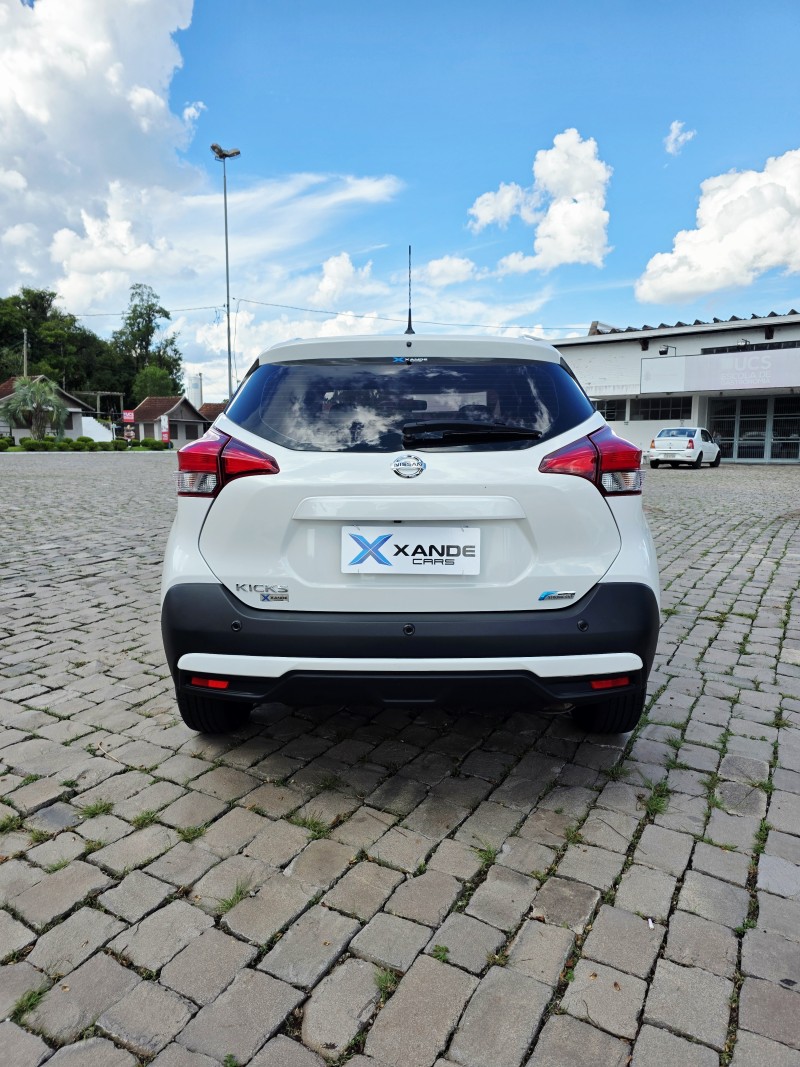 KICKS 1.6 16V FLEX SV 4P XTRONIC - 2018 - FLORES DA CUNHA