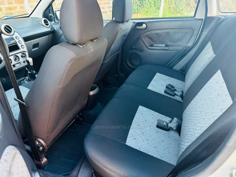 FIESTA 1.6 MPI CLASS HATCH 8V FLEX 4P MANUAL - 2011 - FARROUPILHA