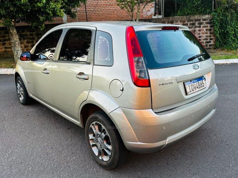 FIESTA 1.6 MPI CLASS HATCH 8V FLEX 4P MANUAL - 2011 - FARROUPILHA