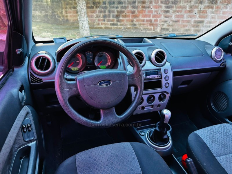 FIESTA 1.6 MPI CLASS HATCH 8V FLEX 4P MANUAL - 2011 - FARROUPILHA