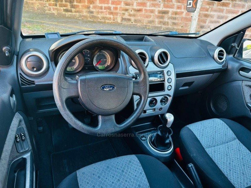 FIESTA 1.6 MPI CLASS HATCH 8V FLEX 4P MANUAL - 2011 - FARROUPILHA