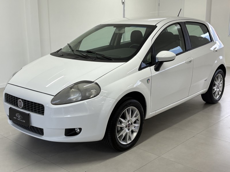 PUNTO 1.4 ATTRACTIVE ITALIA 8V FLEX 4P MANUAL - 2012 - BENTO GONçALVES