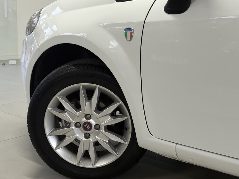 PUNTO 1.4 ATTRACTIVE ITALIA 8V FLEX 4P MANUAL - 2012 - BENTO GONçALVES