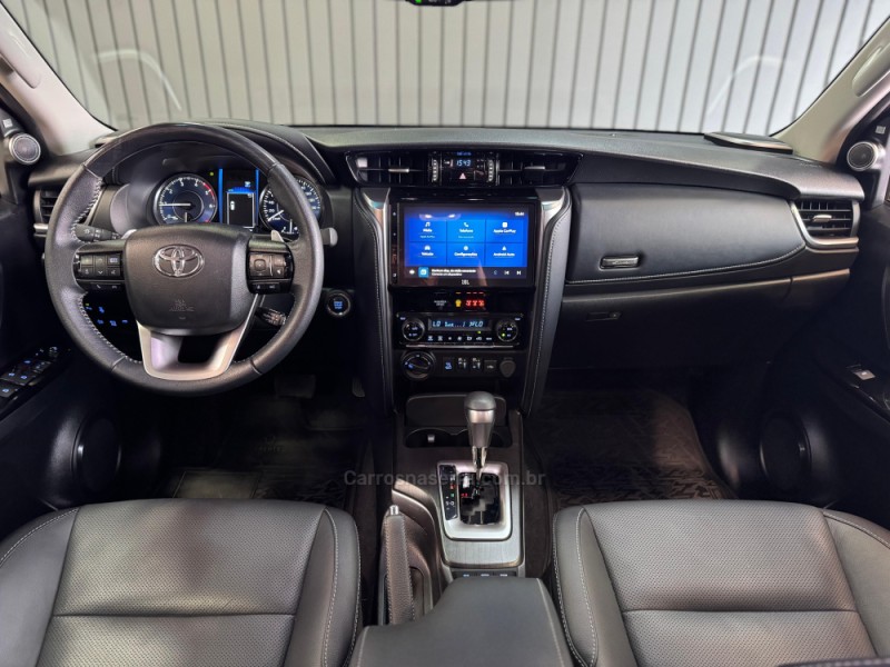 HILUX SW4 2.8 4X4 SRX PLATINUM TURBO DIESEL 4P AUTOMÁTICO - 2024 - DOIS IRMãOS