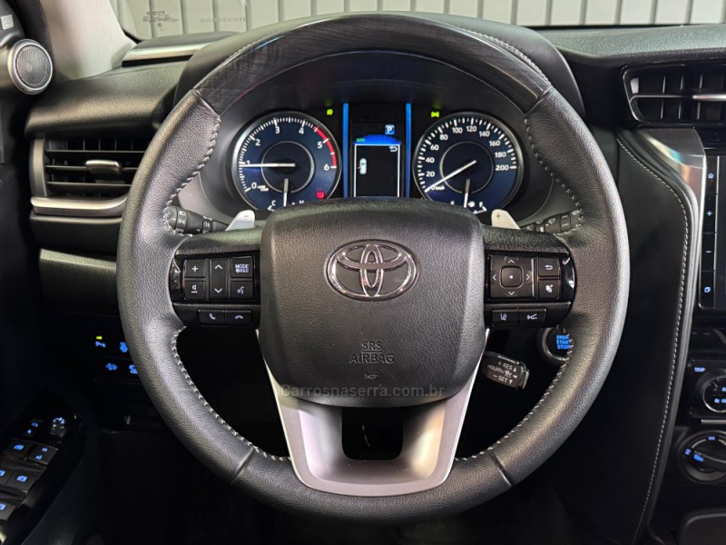 HILUX SW4 2.8 4X4 SRX PLATINUM TURBO DIESEL 4P AUTOMÁTICO - 2024 - DOIS IRMãOS