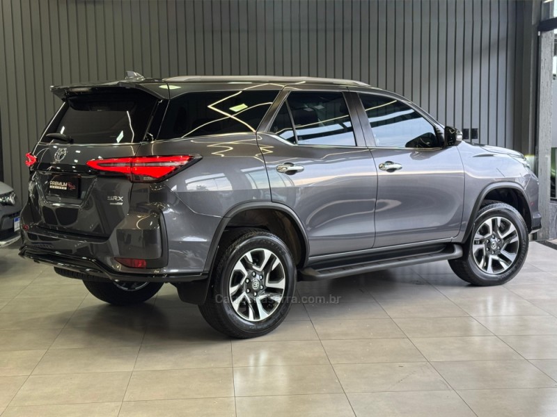 HILUX SW4 2.8 4X4 SRX PLATINUM TURBO DIESEL 4P AUTOMÁTICO - 2024 - DOIS IRMãOS