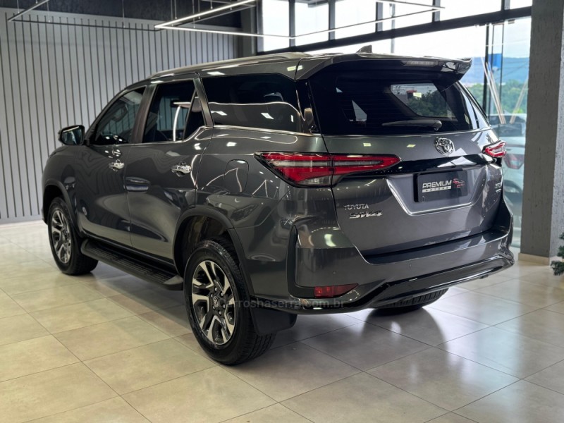 HILUX SW4 2.8 4X4 SRX PLATINUM TURBO DIESEL 4P AUTOMÁTICO - 2024 - DOIS IRMãOS