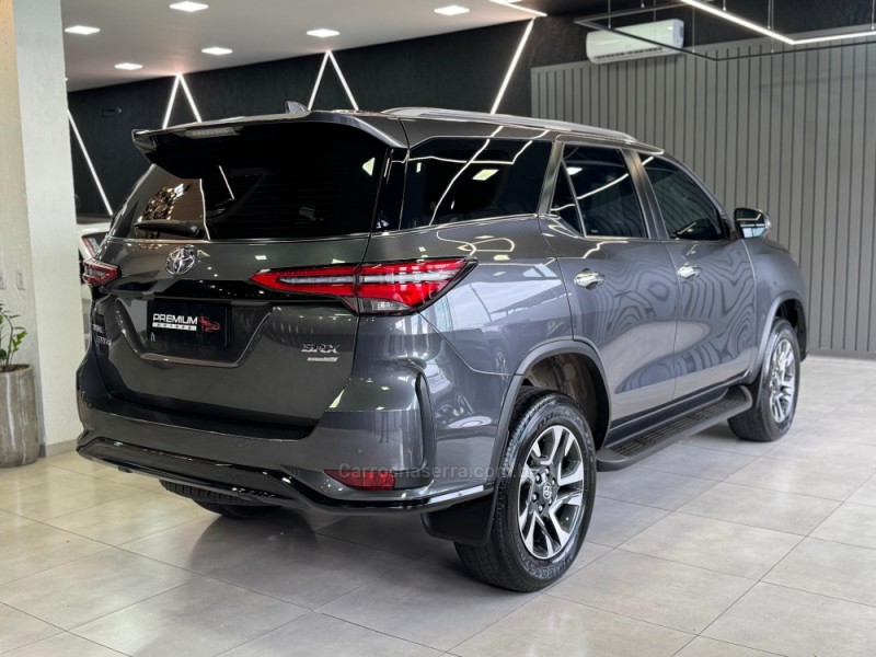 HILUX SW4 2.8 4X4 SRX PLATINUM TURBO DIESEL 4P AUTOMÁTICO - 2024 - DOIS IRMãOS