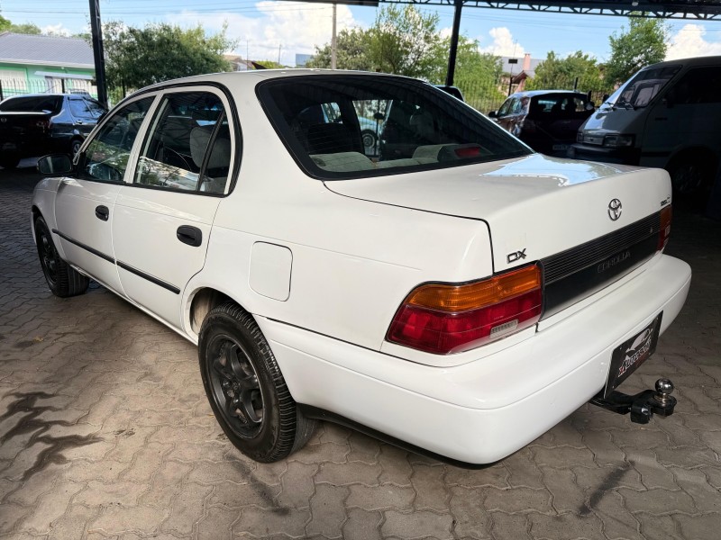 COROLLA 1.6 DX 16V GASOLINA 4P MANUAL - 1995 - CAXIAS DO SUL