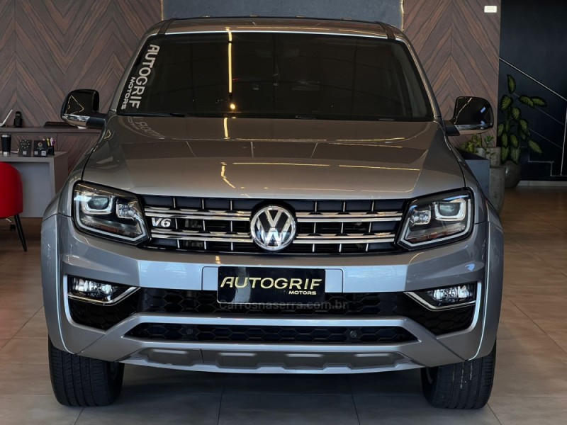 AMAROK 3.0 V6 TDI HIGHLINE CD DIESEL 4MOTION AUTOMÁTICO - 2022 - CAMPO BOM