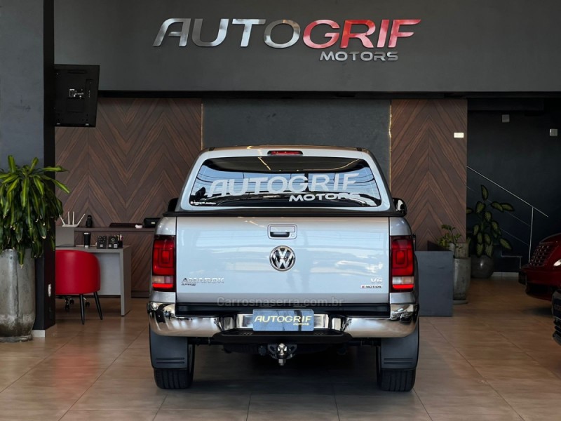AMAROK 3.0 V6 TDI HIGHLINE CD DIESEL 4MOTION AUTOMÁTICO - 2022 - CAMPO BOM