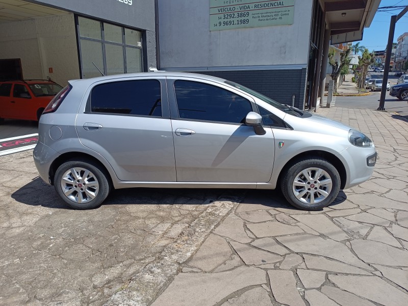 PUNTO 1.4 ATTRACTIVE ITALIA 8V FLEX 4P MANUAL - 2016 - FLORES DA CUNHA