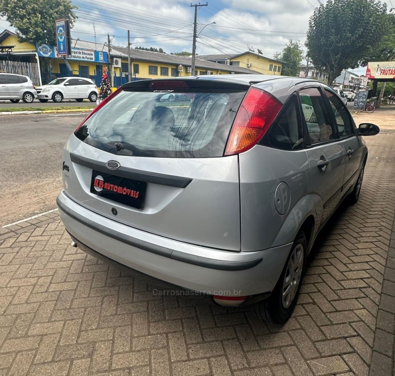 FOCUS 1.6 8V FLEX 4P MANUAL - 2009 - PAROBé