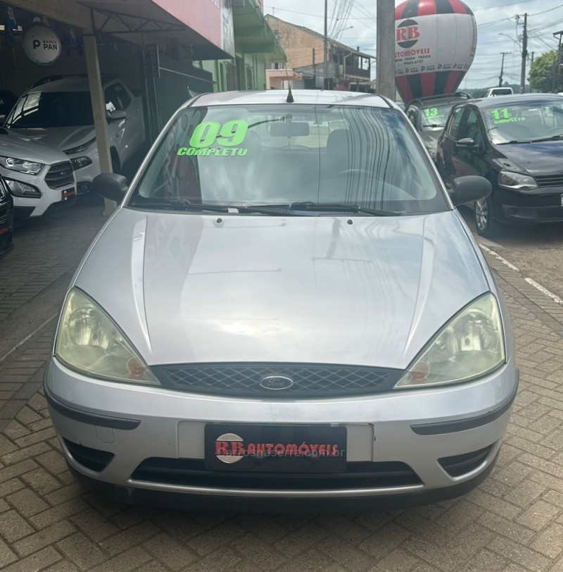 FOCUS 1.6 8V FLEX 4P MANUAL - 2009 - PAROBé