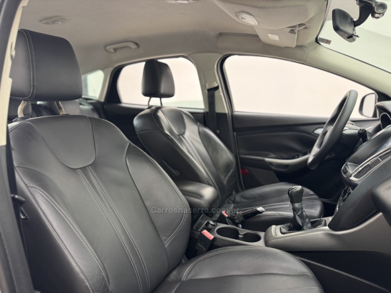 FOCUS 1.6 SE 16V FLEX 4P MANUAL - 2014 - CARLOS BARBOSA