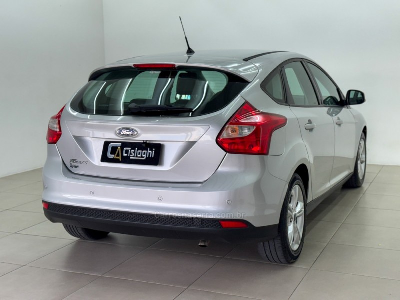 FOCUS 1.6 SE 16V FLEX 4P MANUAL - 2014 - CARLOS BARBOSA