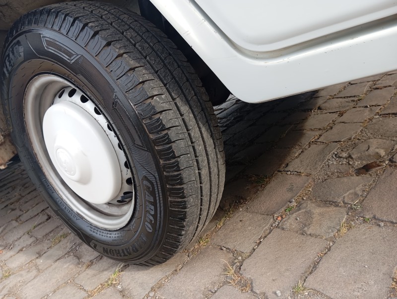 KOMBI 1.6 MI STD LOTAÇÃO 8V GASOLINA 3P MANUAL - 2000 - CAXIAS DO SUL