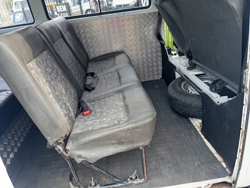 KOMBI 1.6 MI STD LOTAÇÃO 8V GASOLINA 3P MANUAL - 2000 - CAXIAS DO SUL