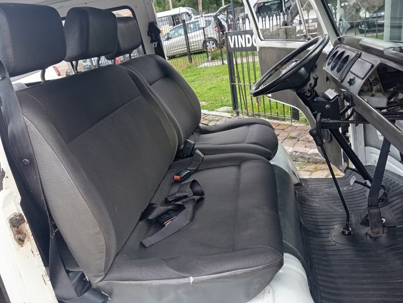 KOMBI 1.6 MI STD LOTAÇÃO 8V GASOLINA 3P MANUAL - 2000 - CAXIAS DO SUL