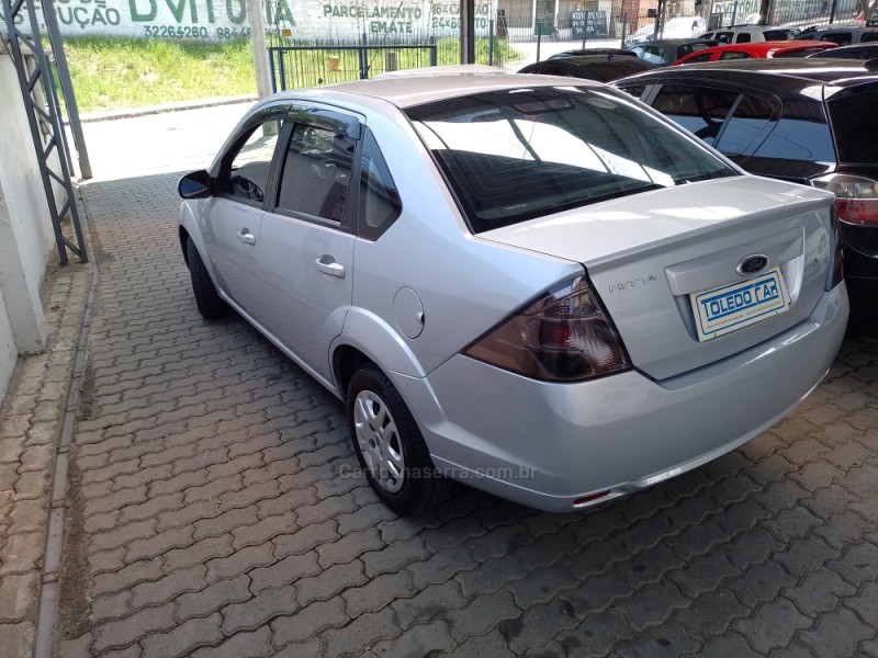 FIESTA 1.6 ROCAM SE PLUS SEDAN 8V FLEX 4P MANUAL - 2014 - CAXIAS DO SUL