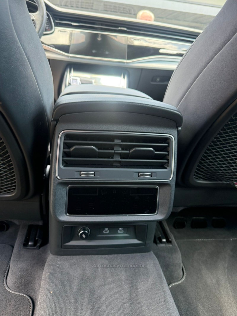 Q8 3.0 TFSI PERFORMANCE BLACK QUATTRO V6 24V GASOLINA 4P S-TRONIC - 2023 - FARROUPILHA