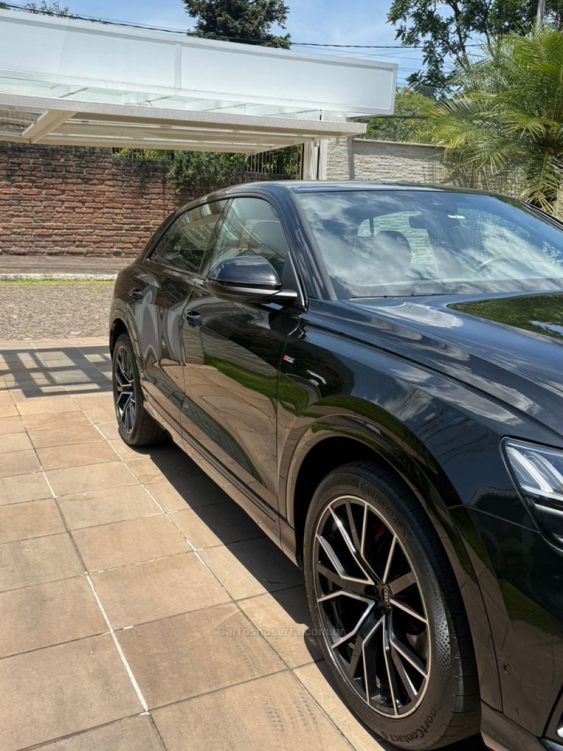 Q8 3.0 TFSI PERFORMANCE BLACK QUATTRO V6 24V GASOLINA 4P S-TRONIC - 2023 - FARROUPILHA