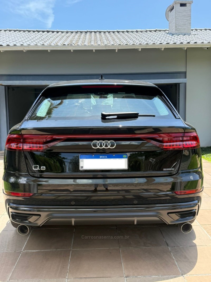 Q8 3.0 TFSI PERFORMANCE BLACK QUATTRO V6 24V GASOLINA 4P S-TRONIC - 2023 - FARROUPILHA