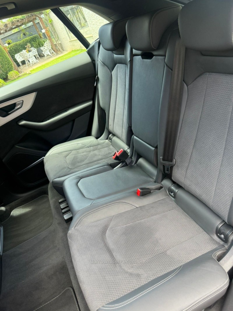 Q8 3.0 TFSI PERFORMANCE BLACK QUATTRO V6 24V GASOLINA 4P S-TRONIC - 2023 - FARROUPILHA