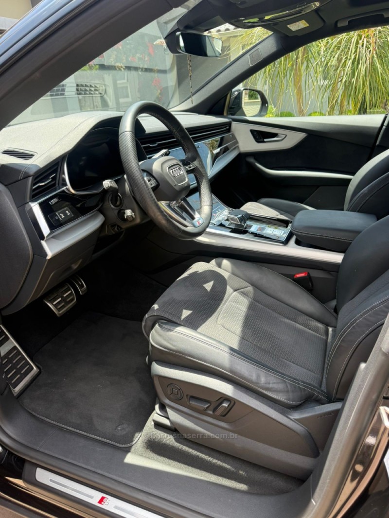 Q8 3.0 TFSI PERFORMANCE BLACK QUATTRO V6 24V GASOLINA 4P S-TRONIC - 2023 - FARROUPILHA