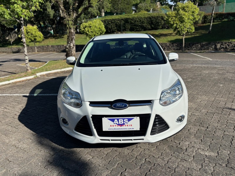 focus 2.0 titanium hatch 16v flex 4p automatico 2015 caxias do sul