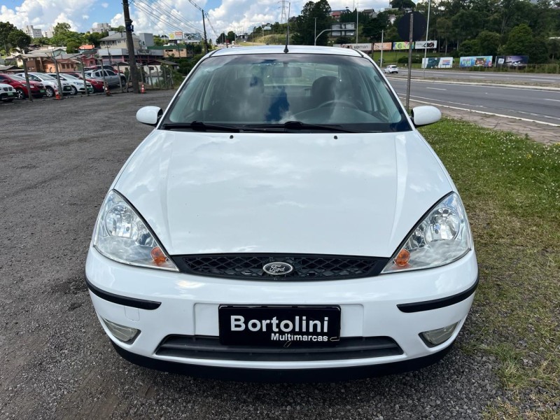 FOCUS 1.6 GLX SEDAN 8V GASOLINA 4P MANUAL - 2005 - FARROUPILHA