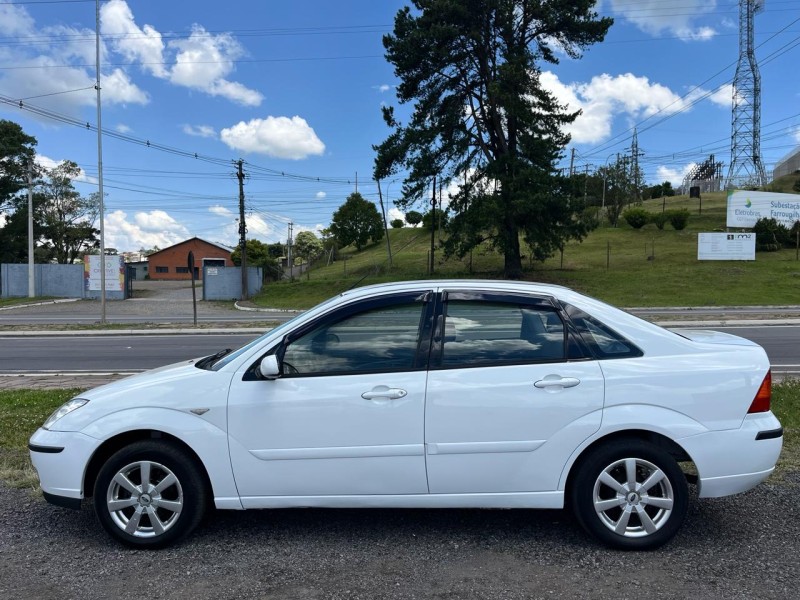 FOCUS 1.6 GLX SEDAN 8V GASOLINA 4P MANUAL - 2005 - FARROUPILHA