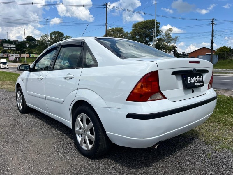FOCUS 1.6 GLX SEDAN 8V GASOLINA 4P MANUAL - 2005 - FARROUPILHA