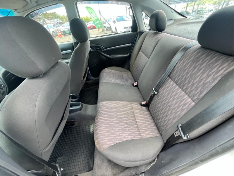 FOCUS 1.6 GLX SEDAN 8V GASOLINA 4P MANUAL - 2005 - FARROUPILHA